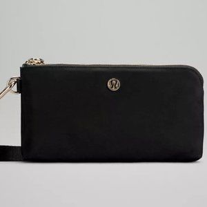 Lululemon Curved Wristlet - Black/Gold